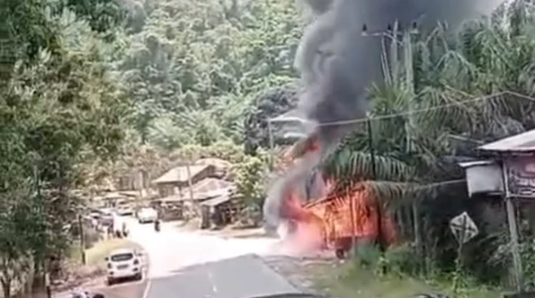 Rumah Warung di Sekatak Ludes dalam 15 Menit, Warga Andalkan Ember Padamkan Api