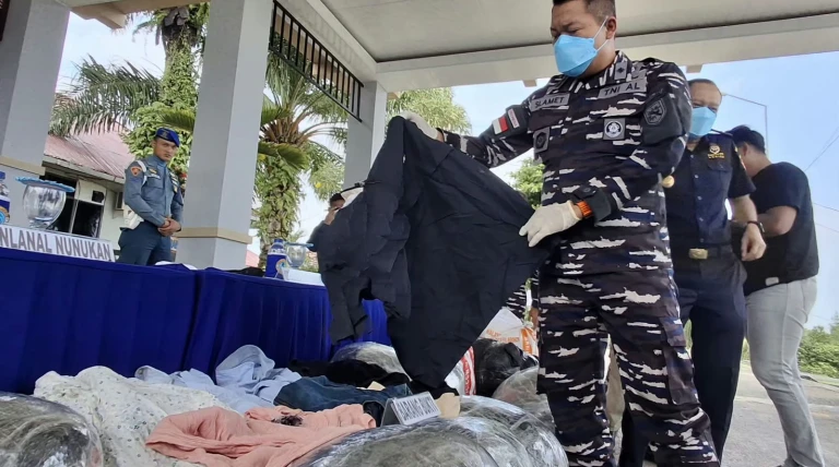 Kepergok TNI AL, Penyelundup Balpres Kabur ke Perairan Malaysia