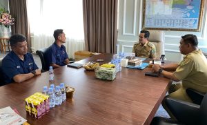 BERTEMU : Tampak Bupati Nunukan Irwan Sabri menerima District Manager PT Agrinas Palma Nusantara Kaltara, Mohammad Arief belum lama ini.